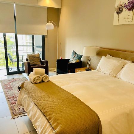 Menlyn Maine Trilogy Hotel Претория Екстериор снимка
