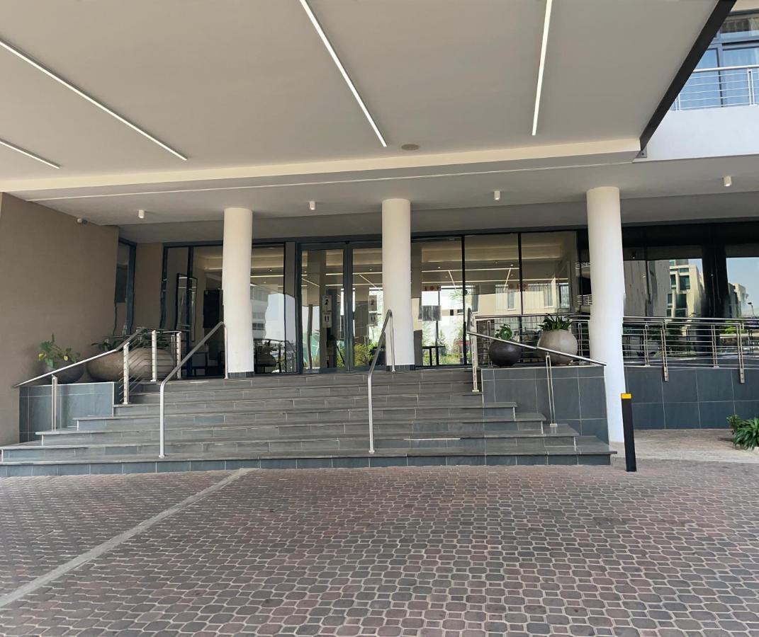 Menlyn Maine Trilogy Hotel Претория Екстериор снимка