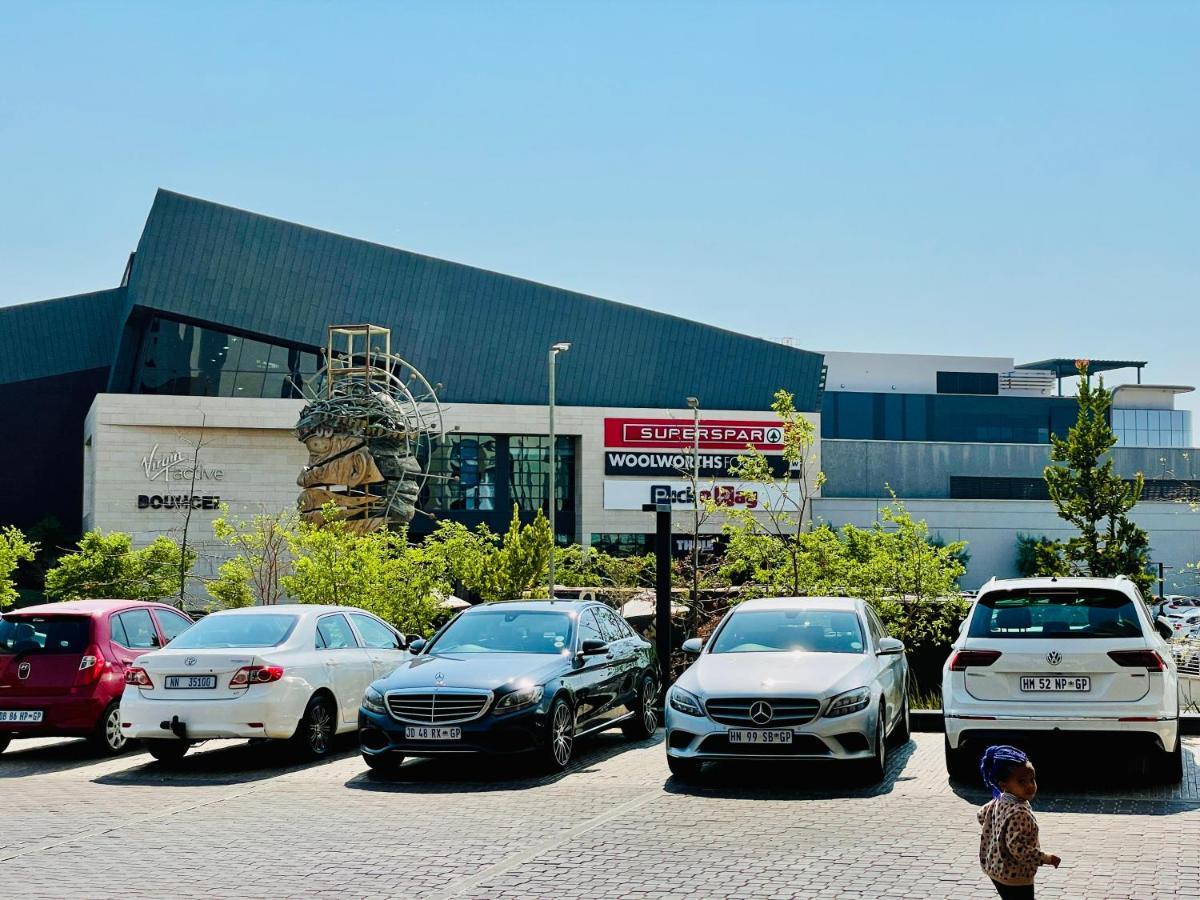 Menlyn Maine Trilogy Hotel Претория Екстериор снимка