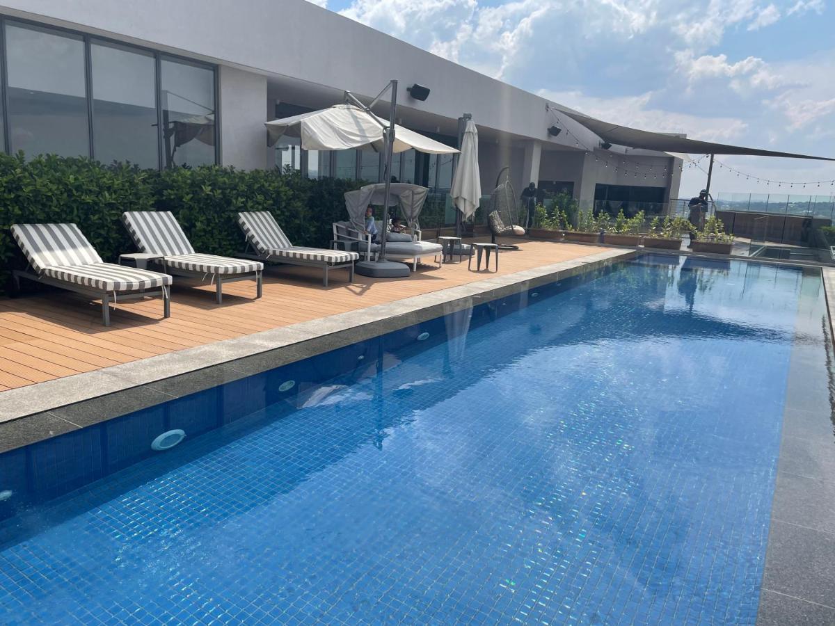Menlyn Maine Trilogy Hotel Претория Екстериор снимка