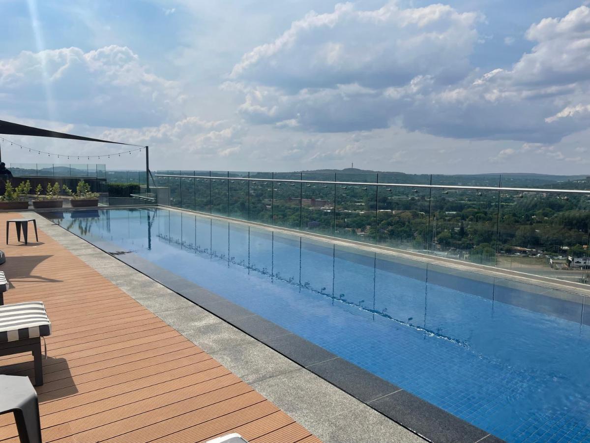 Menlyn Maine Trilogy Hotel Претория Екстериор снимка