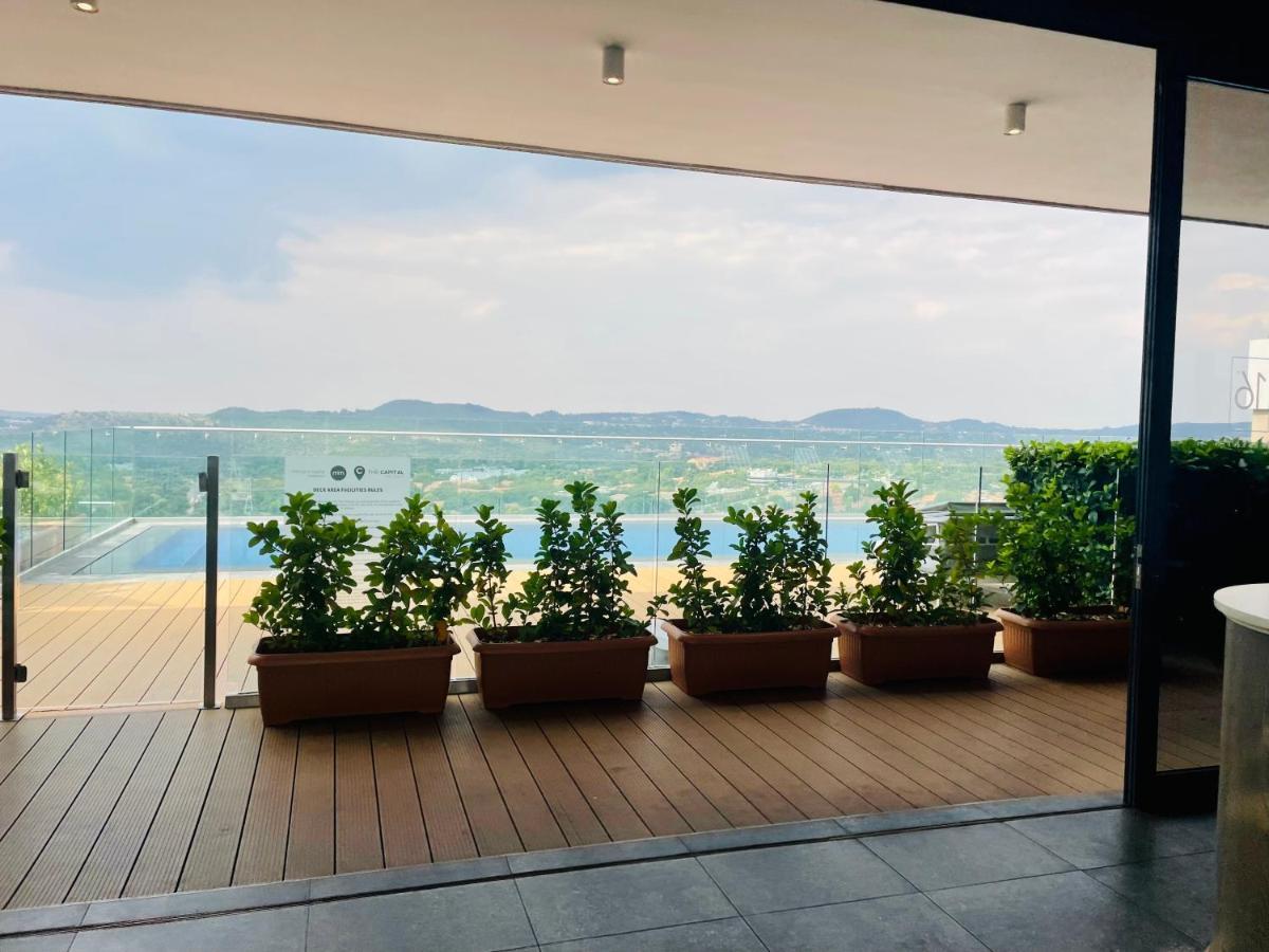 Menlyn Maine Trilogy Hotel Претория Екстериор снимка