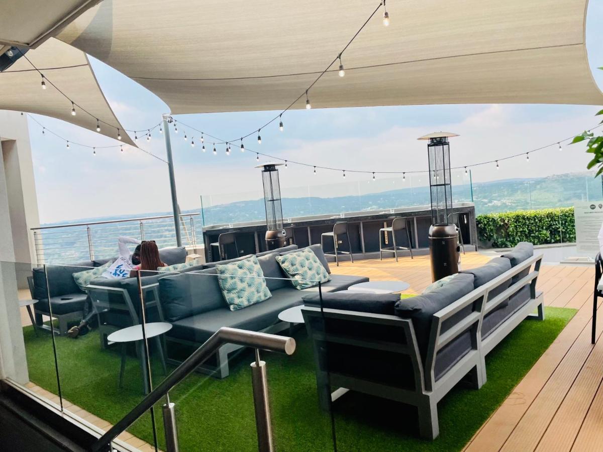 Menlyn Maine Trilogy Hotel Претория Екстериор снимка
