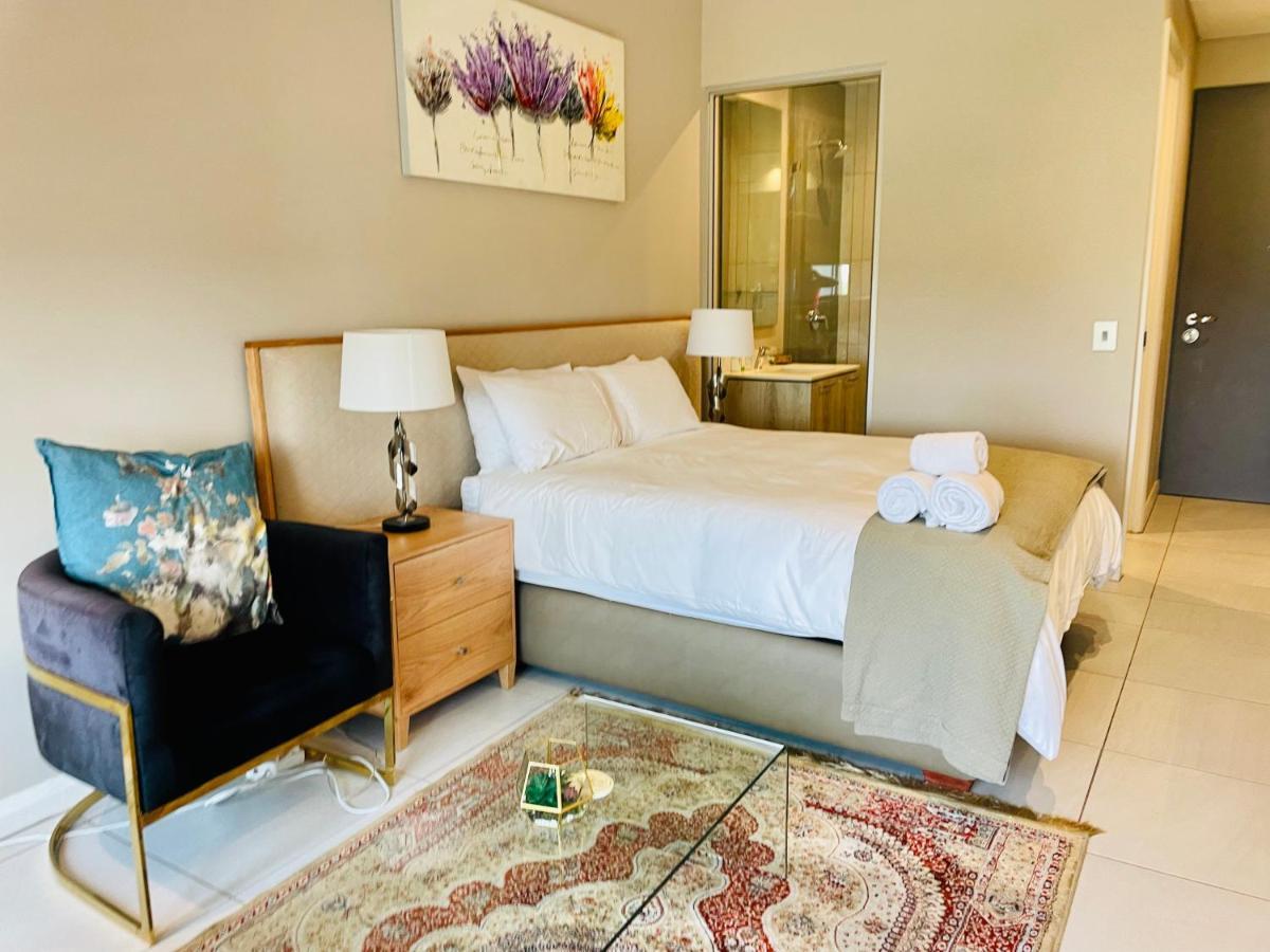 Menlyn Maine Trilogy Hotel Претория Екстериор снимка
