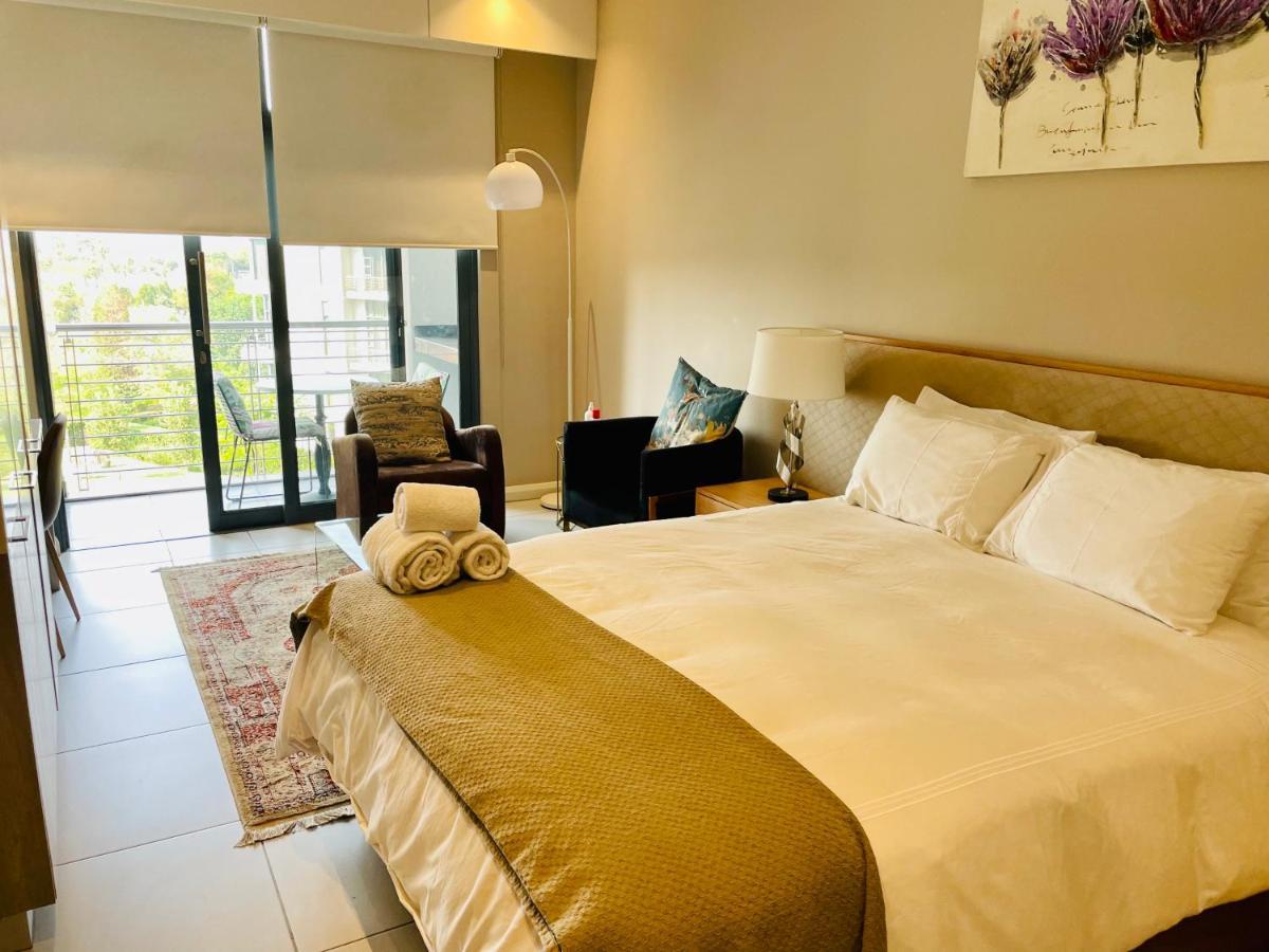 Menlyn Maine Trilogy Hotel Претория Екстериор снимка