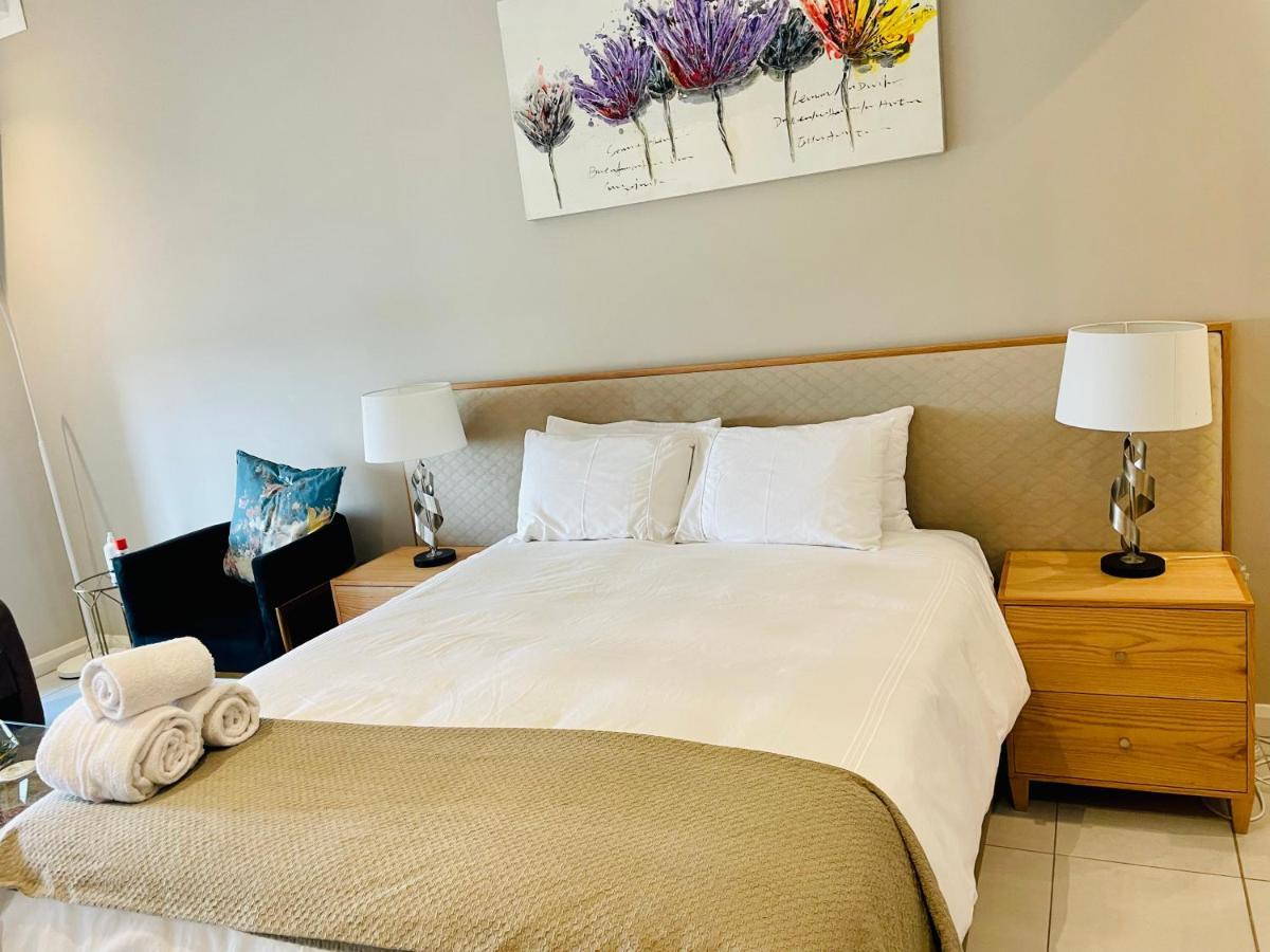 Menlyn Maine Trilogy Hotel Претория Екстериор снимка